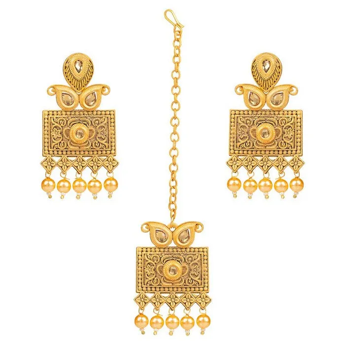 Alloy Choker Necklace Set with Earrings and Maang Tikka in Gold